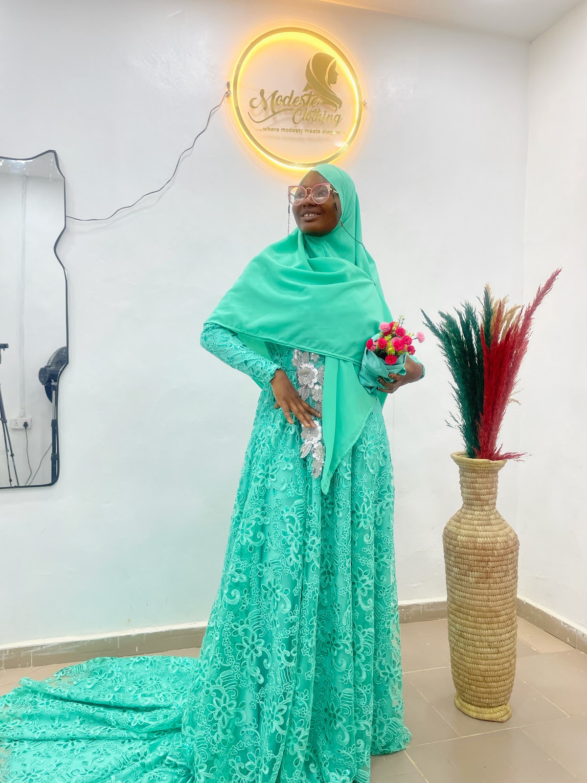 Modeste bridal piece