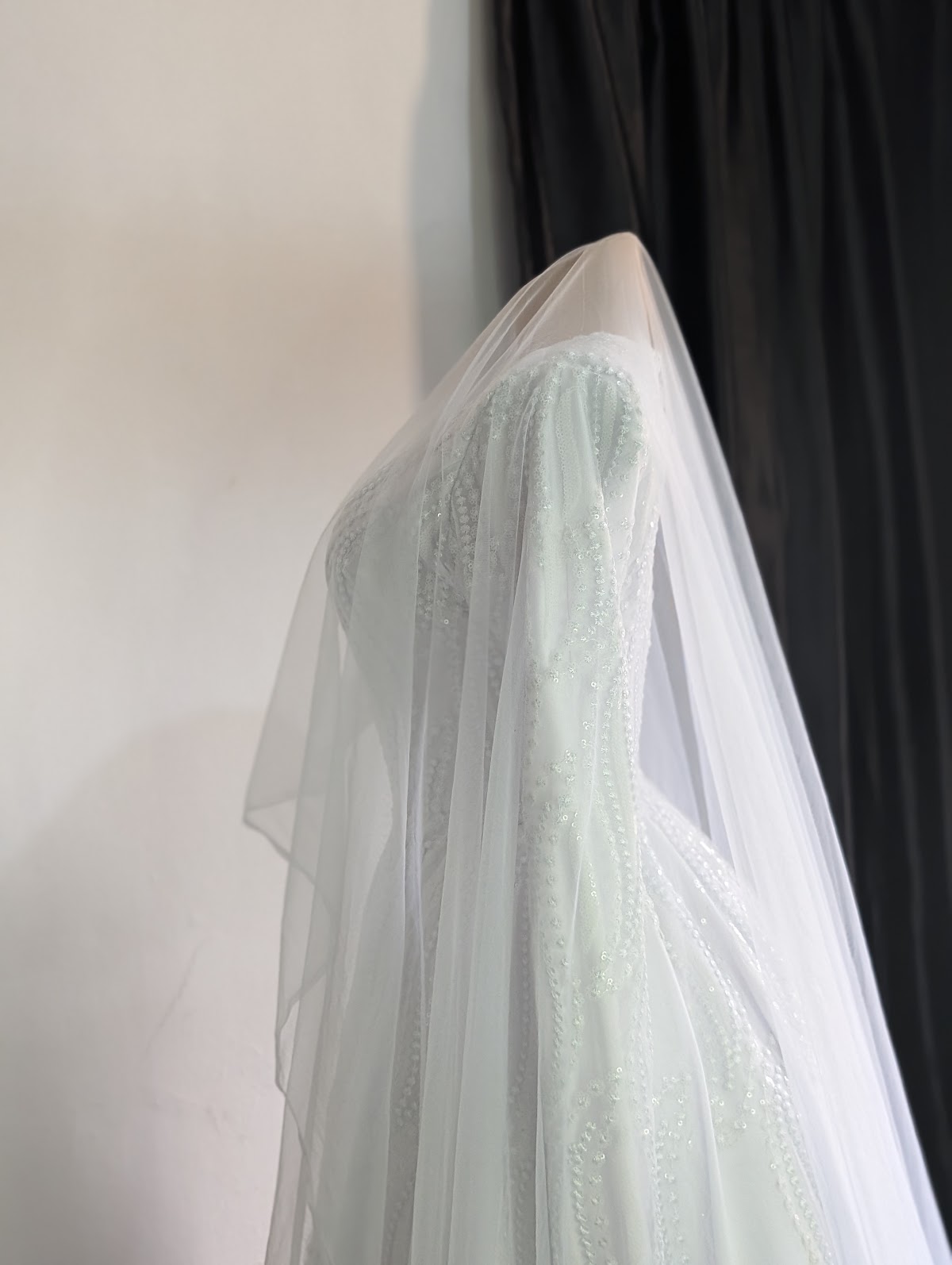 Modeste bridal piece