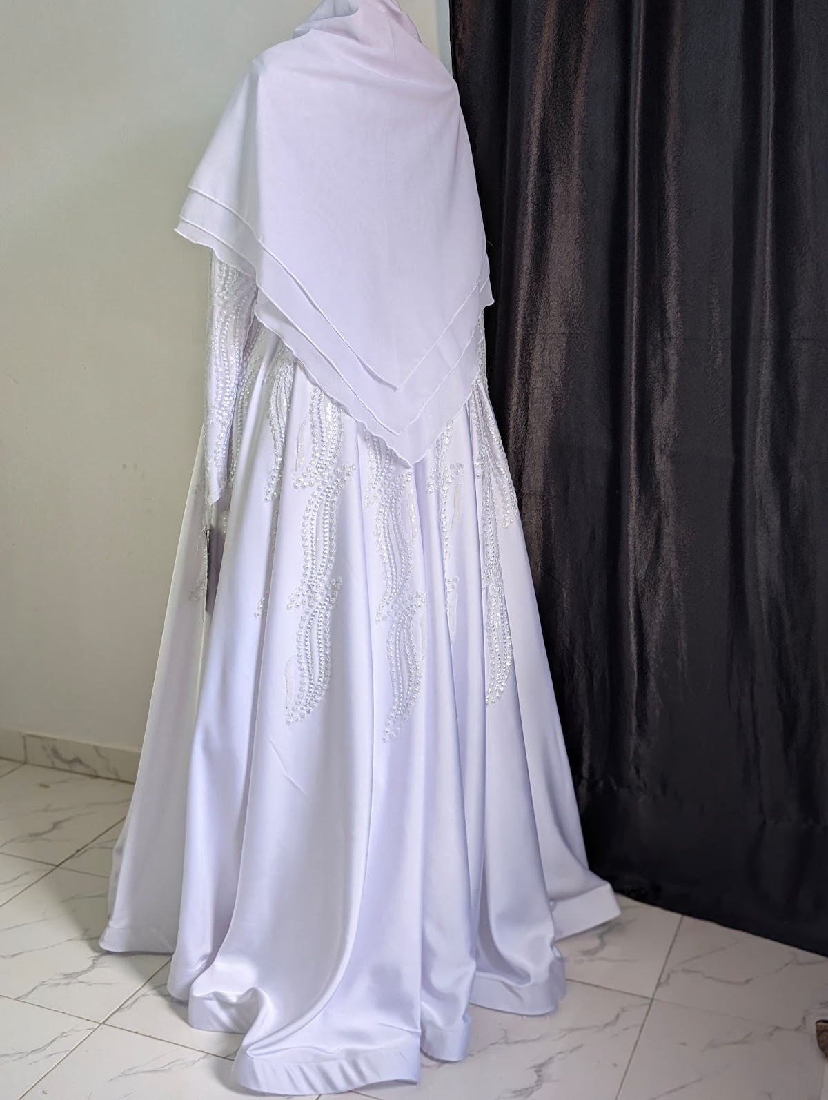 Modeste bridal piece