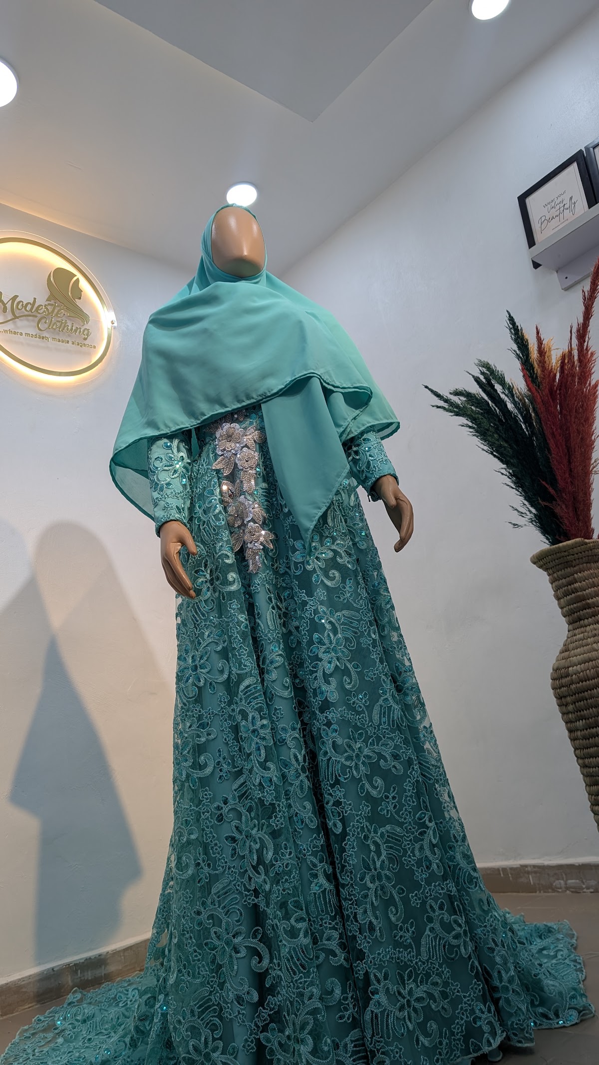 Modeste bridal piece