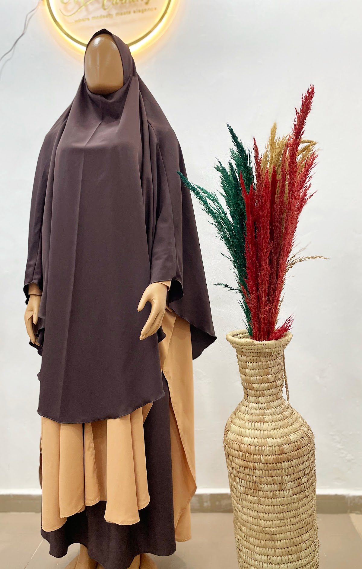 Modeste Layali chocolate brown side-split set