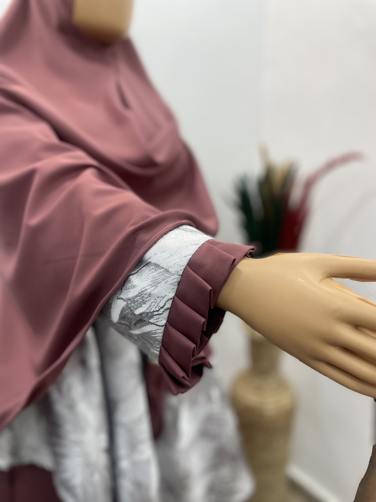 Modeste floral brocade & dusty rose pleated sleeve detail